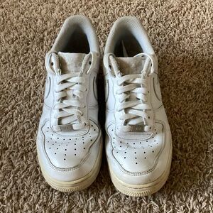White Nike Air Force 1